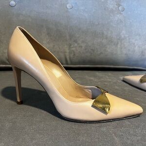 Stuart Weitzman Beige Nude High Heel Metal Bow 6.5